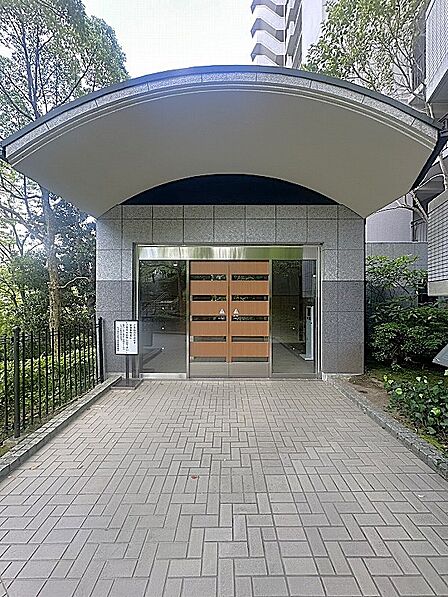 徒歩 約15分弱の所にスーパー2件・ホームセンター・家具・家電量販店・銀行・携帯ショップなどショッピング施設があり、生活便利です♪