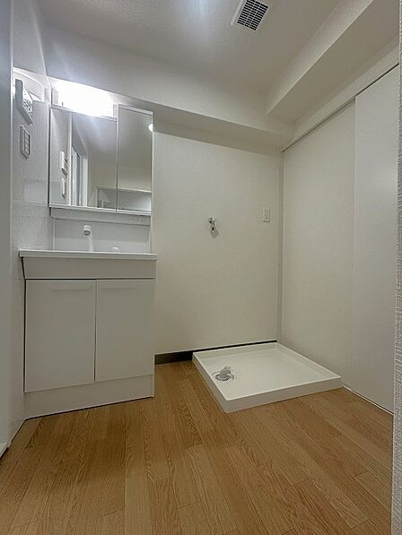 ２面鏡付きの洗面台です♪