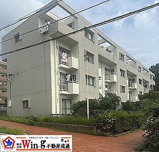外観：南西角部屋、メゾネットタイプ、日当たり・通風・眺望良好、ＬＤＫ16.3帖、キッチン・浴室窓あり、全居室６帖、敷地内駐車場空有、最寄バス停始発・徒歩２分、閑静な住宅街など魅力的です♪