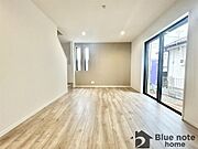 LDKは広々22.8帖の開放的な空間。ゆとりある住まいで快適な毎日を叶えます。くつろぎの時間をゆったりとお過ごしいただけます。