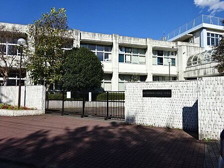 羽村市立羽村第一中学校人と人とのコミュニケーションを大切に、「誰にも優しい学校」、「互いに認め合える学校」 2500m