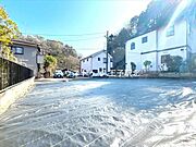 周りに高い建物が無い、日当たりの良い立地です。閑静な住宅街なので、落ち着いた暮らしを送れそうですね。