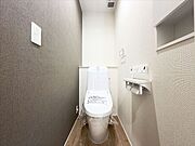 トイレ：トイレにはウォシュレット機能付です。寒い時期も便座を温かくでき安心して座ることができますね。