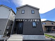 3LDK＋Sの間取り、駐車は2台可能です。