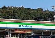 ファミリーマート 高尾駅東店24時間営業。スローガンは「Fun＆Fresh」。驚きやワクワク感を与えるべく、商品改革に取り組んでいる。（電子マネー利用可　ＡＴＭあり　ネット通販あり）Tポイントサー…