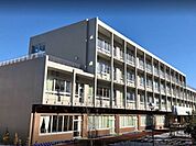 八王子市立いずみの森義務教育学校本校の教育目標「創造」「共生」「健康」この目標を実現するため、同学年や異学年による「学び合い」「鍛え合い」「高め合い」の活動を日々の授業や行事等に位置付けて 300m