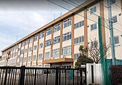 八王子市立　元八王子中学校教育目標国際社会の変化に対応できる確かな学力と豊かな人間性、社会性をそなえ、たくましく生きる生徒の育成を図る・学ぶ心・自主の心・思いやりの心 800m