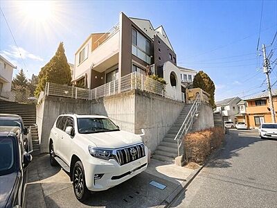 外観:4LDKの間取り、駐車は1台可能です。 外観:4LDKの間取り、駐車は1台可能です。