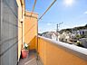 バルコニー：陽当たりの良いバルコニーです。洗濯物も気持ちよく干せます。※実際の写真から家具等を消すCG加工をしています。