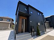 4LDK＋Sの間取り、駐車は2台可能です。