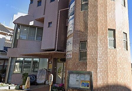 大塚保育園保育目標/丈夫な体とよく働く手足を持つ子ども・みんなで仲良く遊べる子ども・自分で考えられる子ども・意思と集中力を持つ子ども。多摩都市モノレール松が谷駅又は大塚帝京大学駅下車徒歩10分…