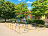 周辺：散田公園住宅街に位置し、公園の周りは木々が点在しており季節によって移り替わる緑を楽しめます。遊具はブランコ、スプリング遊具のシンプルな公園です。 510m
