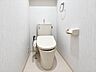 トイレ：無駄のないシンプルなトイレは、お好みに合わせた空間づくりが楽しめます。※実際の写真から家具等を消すCG加工をしています。