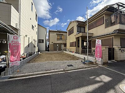 外観：【現地外観写真】3階建「2LDK+S」新築戸建て。設計住宅性能評価取得！国が定めた住宅性能表示制度において7項目で最も高い等級を取得するなど、客観的な指標で評価された住まいです。