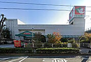 平和堂真砂店まで950m 徒歩12分。営業時間/平日10:00〜21:00、土日9:30〜21:00。イートインスペースあり。