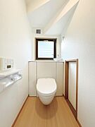 【リフォーム済】1階のトイレは数年前に前所有者様がリフォームされており、弊社にてクリーニングを行いました。