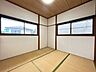 室内：【2015年にリフォーム実施済み】二階別角度写真です。