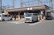 コンビニ「セブンイレブン広島草津東2丁目店まで900ｍ」