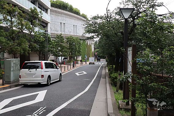 敷地南西側の前...