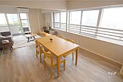 LDK約18帖採光面が多く自然光が差し込み明るいリビングです。