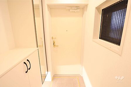 玄関すっきりとした玄関になっています。白基調で清潔感が感じられそうです。