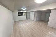 LDK16.1帖家具の配置がしやすいアウトポール設計で縦長のリビングです。南東側洋室と併せて使用可能です。カウンターキッチン仕様。※CGの家具消しを行っています。