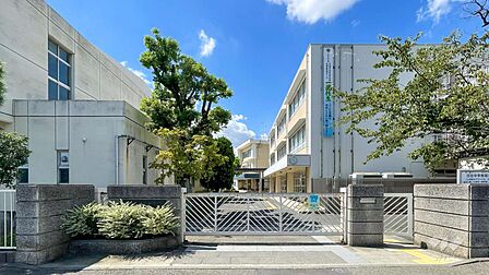 日吉中学校[公立]の外観