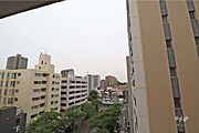 バルコニーからの眺め（西方向）洗濯物もよく乾きそうです。