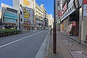 敷地北側の前面道路（西側から）