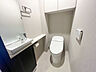 トイレ：トイレ手洗い付きです！コンパクトで使い勝手の良いトイレです。