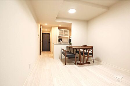 LDK13.4帖あります。ソファーやダイニングテーブルを置いてゆっくり過ごすことができます。