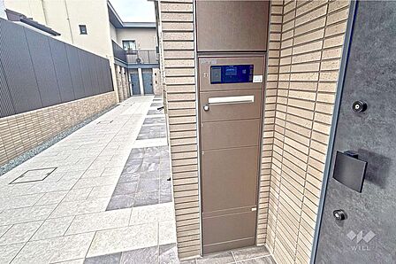 各住戸につき2つの宅配ボックス付き。お仕事がお忙しい方にも安心です！