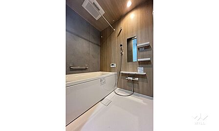 浴室ゆったりとしたバスルーム。足を伸ばして、疲れを癒せます。