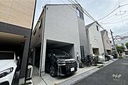物件の外観（北側から）［2026年5月26日撮影］ゆとりある駐車スペース付き4LDK