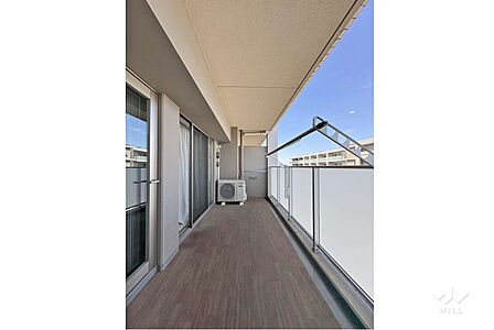 バルコニー風通し良好です。洗濯物も乾きやすいです。