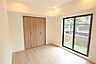 その他：洋室5.3帖リビングと繋がるお部屋です