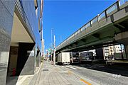 敷地東側の前面道路