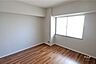 その他：洋室約6帖窓のあるお部屋で、通風・採光ともに良好です。