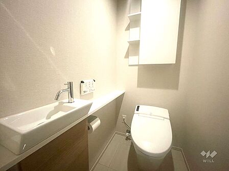 トイレ手洗いも設置しており、すっきりとした空間です。