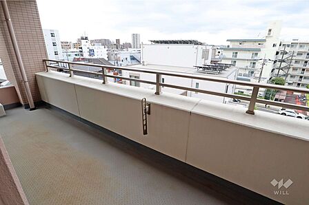 バルコニー6階部分で日当たり、風通し良好です。