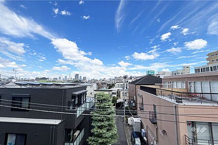 バルコニーからの眺め（東方向）［2026年8月14日撮影］