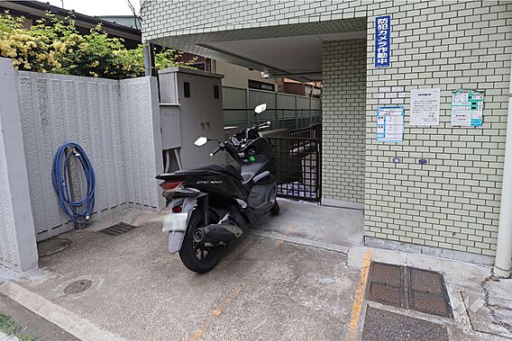 バイク置場。最...