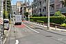その他：敷地西側の前面道路（南側から）