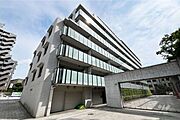 ザ・パークハウス二子玉川ガーデンの外観。二子玉川駅、用賀駅徒歩10分にある総戸数130戸のマンションです。
