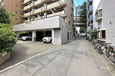 敷地東側の前面道路