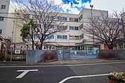 弦巻中学校[公立]の外観