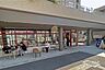 周辺：ライフ(ビオラル下北沢駅前店)の外観