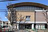 周辺：粕谷図書館の外観