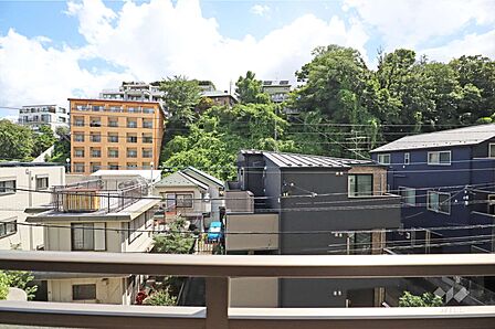 バルコニーからの眺め（東方向）［2026年8月7日撮影］