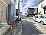 外観：前面道路車通りが少ないため、静かな住環境なうえに、小さなお子様がいらっしゃる方にも安心です。